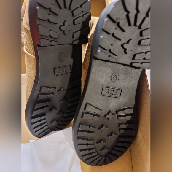 NIB FAUX SUEDE CHELSEA BOOTS CHUNKY LOW HEEL BACK ZIP RIDING BOOTS GIRLS… - Picture 4 of 16